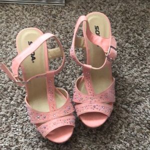 Soda wedges. So 8. Never worn